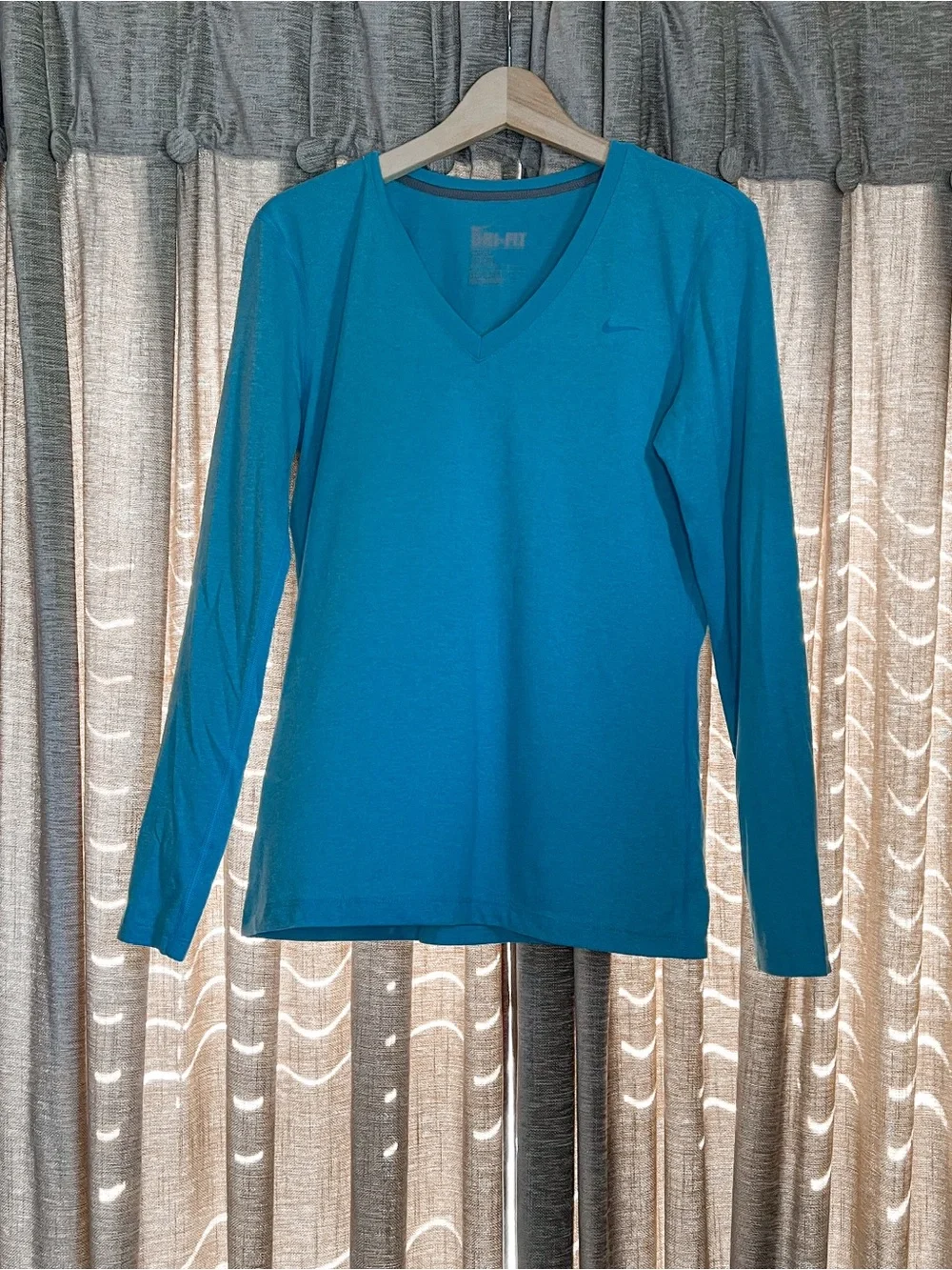 Nike Dri Fit Regular Fit Teal V-Neck Long Sleeve Athletic Top Size Medium